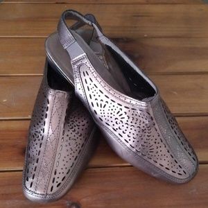 Sling back White Mountain shoes